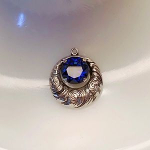 🔥4/$20Vintage blue Crystal rhinestone pendant